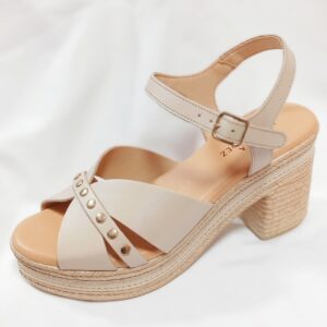 Sandalia PITILLOS en crema con plataforma efecto rafia – Elegancia natural y máximo confort