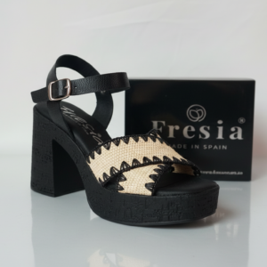 Sandalia negra de piel con plataforma FRESIA