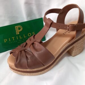 Sandalia PITILLOS color cuero con tacón ancho y plataforma 30212