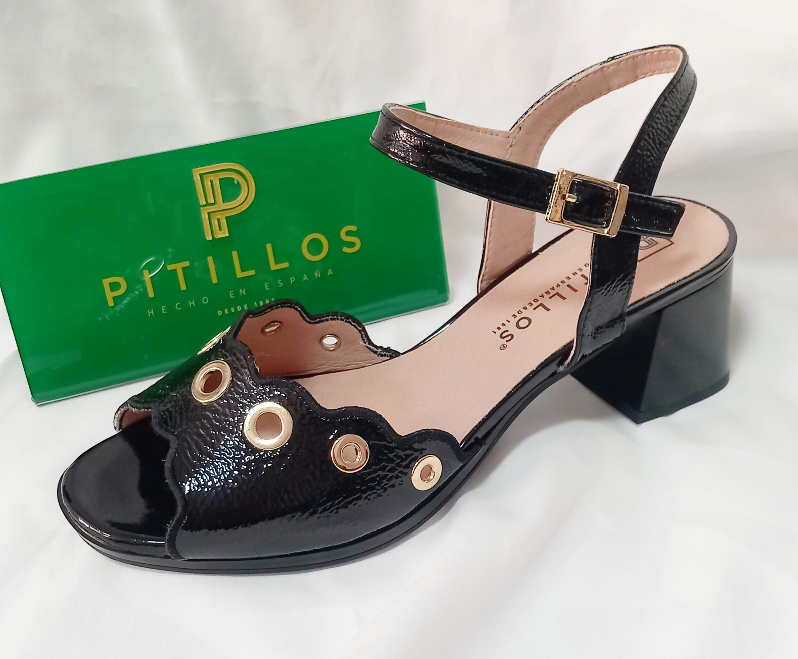 Sandalia PITILLOS negra charol con tacón ancho 11213