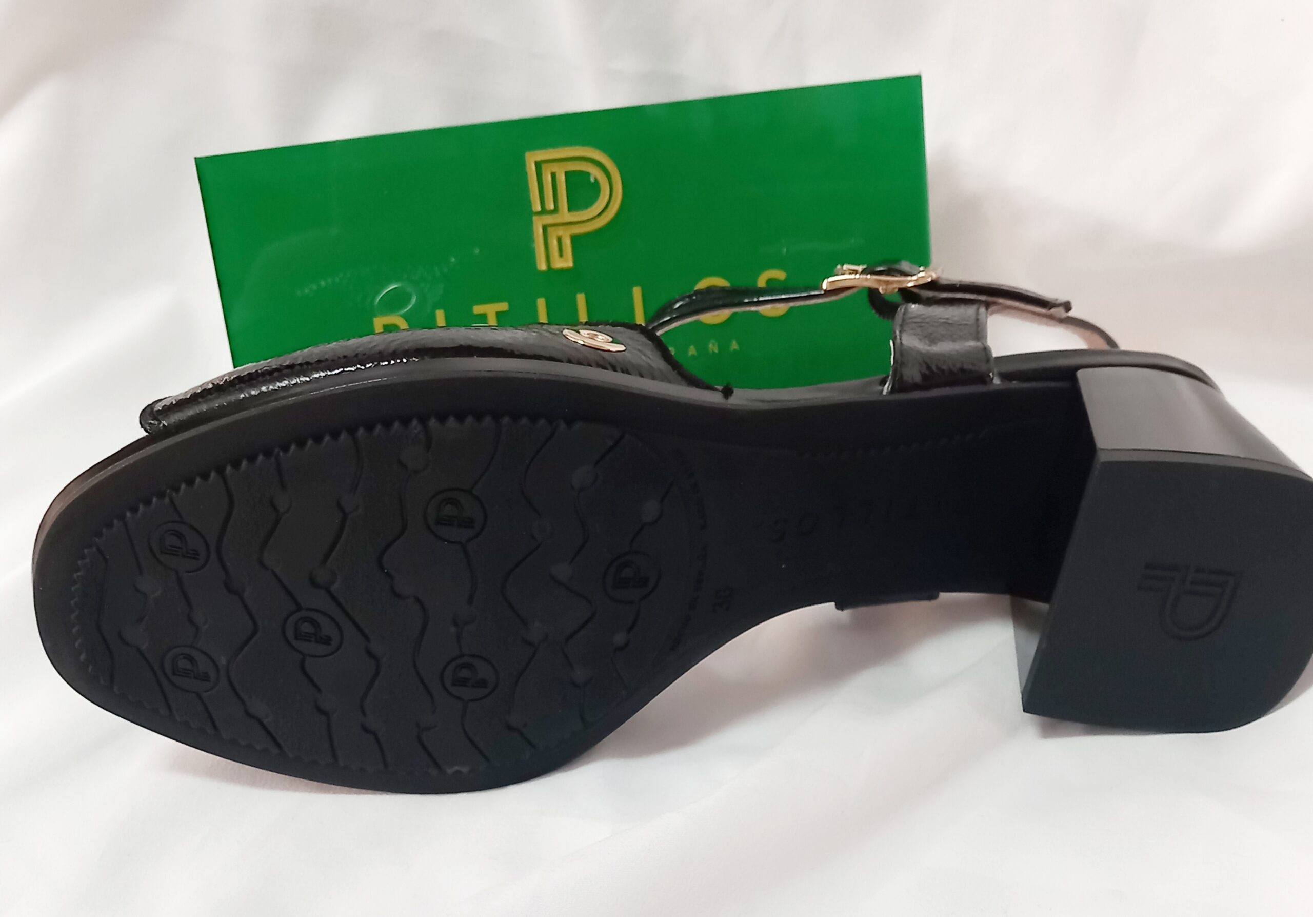 Sandalia PITILLOS negra charol con tacón ancho 11213 - Imagen 6